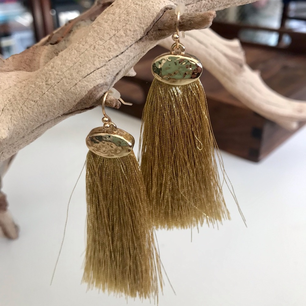 NWT Linear Fringe Nordstrom Tassel Drop Earrings Gold Bohemian 2 1/2” Long